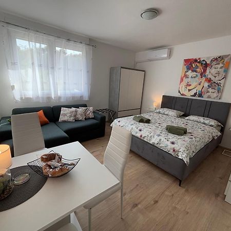 App Karla Apartment Pula Exterior photo