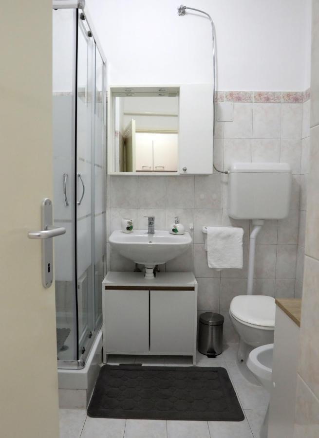 App Karla Apartment Pula Exterior photo