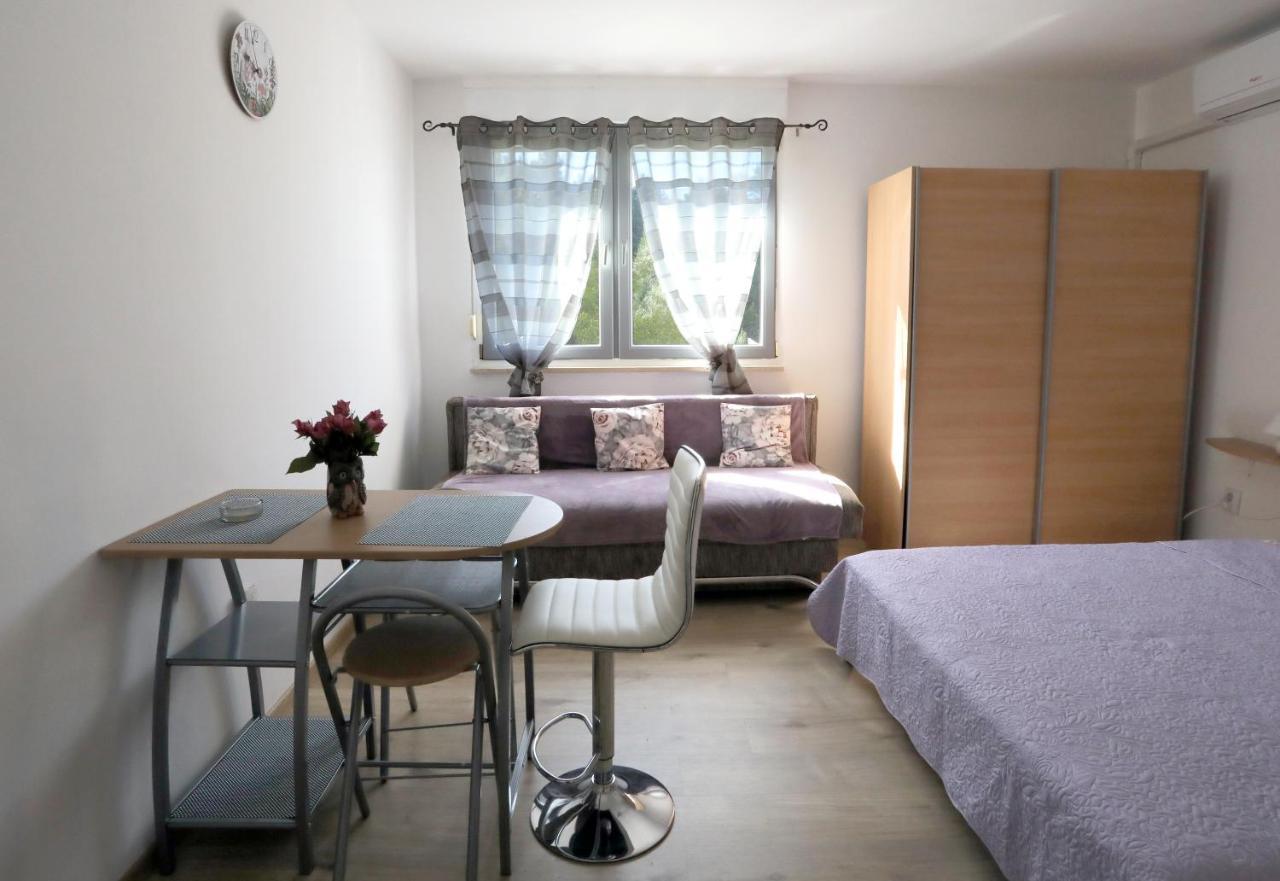 App Karla Apartment Pula Exterior photo