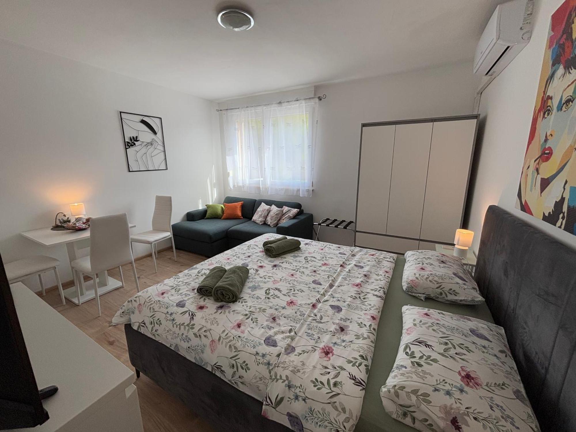App Karla Apartment Pula Exterior photo