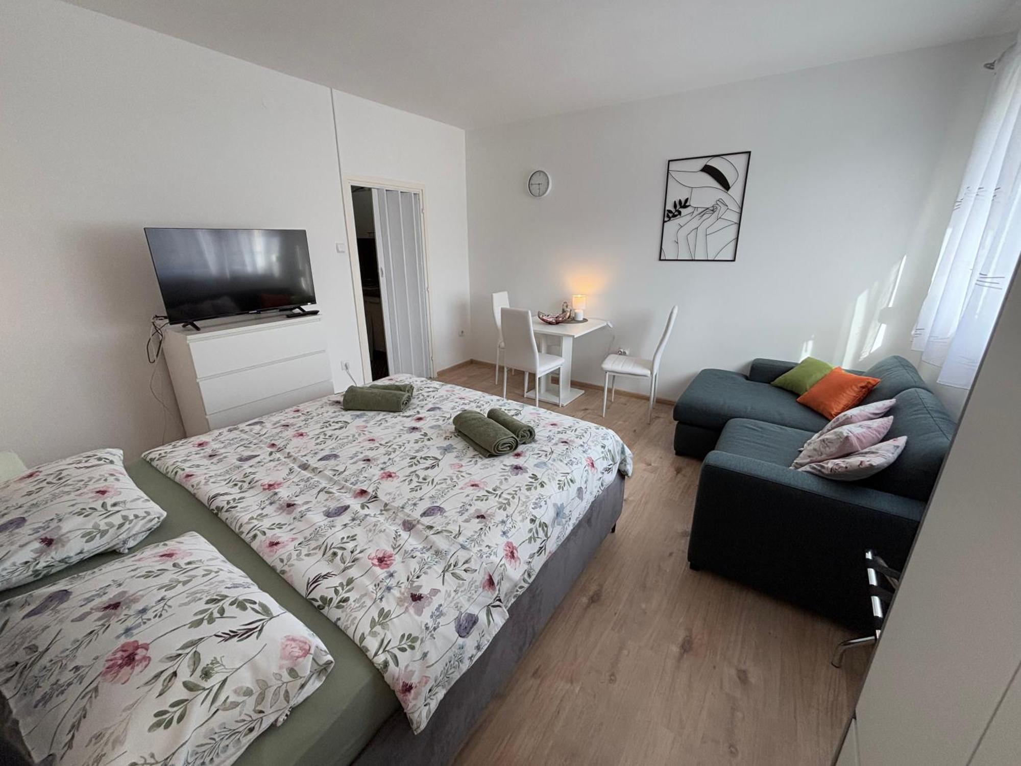 App Karla Apartment Pula Exterior photo